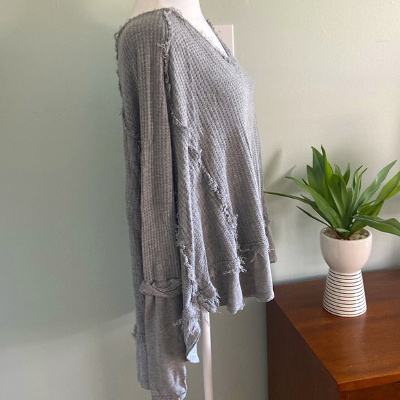 Free People Frayed Hem Oversized V Neck Gray Thermal Size Small - Picture 3 of 9